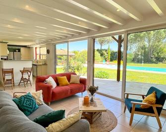 La Villa des 3 Pins in Messanges between ocean and forest! 8 adults maximum - Messanges - Sala de estar