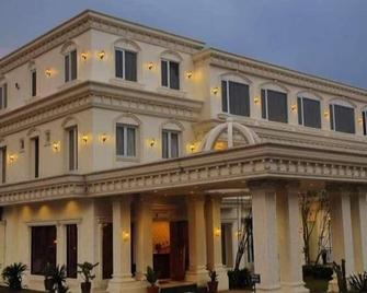 Rizen Premiere Hotel - Bogor - Building