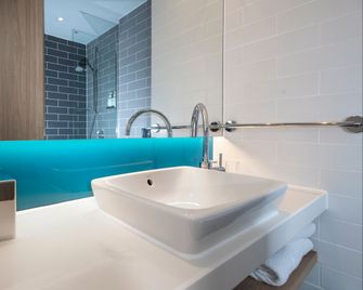 Holiday Inn Express Swindon City Centre By IHG - סווינדון - חדר רחצה
