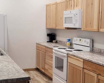 Brand New 2-bedroom getaway cabin located a half mile from Mobridge - Mobridge - Cocina