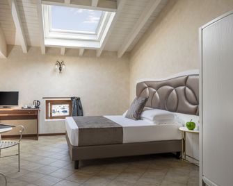 Hotel Mayer & Splendid - Wellness e Spa - Desenzano del Garda - Bedroom
