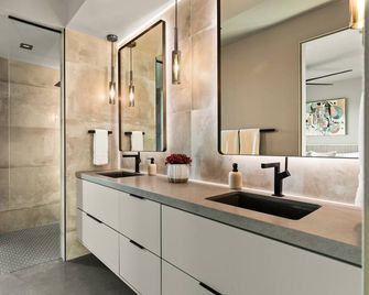 Sandstone by Fieldtrip - Modern w Pool Views - Yucca Valley - Koupelna