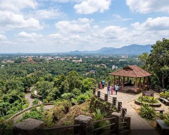 Collection O Thrissur Near Thrissur Medical College - Thekkumkara - Outdoor view