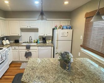 2-bd condo in Galleria HTX with Pool, WiFi - Houston - Kitchen