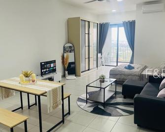 New @ Soho Netizen Kl View Netflix Mrt Wifi - 蕉賴 - 客廳