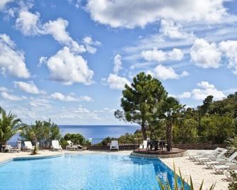 Le Thyreneen - Sari-Solenzara - Pool