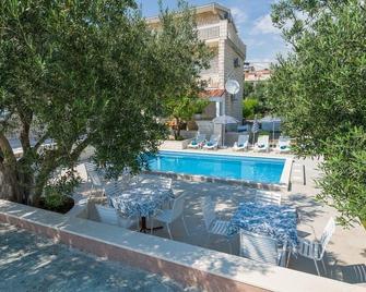 Villa Tomasovic with pool in Podstrana - Podstrana - Pool