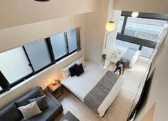 bHOTEL Nekoyard - Brand new 1BR Apt for 7 ppl with loft Few Mins Walk To Peace Park - Hiroshima - Habitación