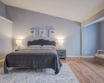 Stunning 4 bedroom townhouse 2 king suites. - Lorton - Bedroom