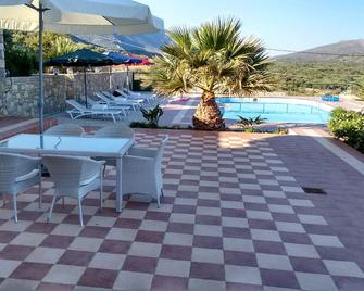 Seafront Cozy Garden Suite, Wonderful Sea View - Kavousi - Piscina