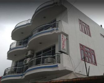 Hotel Amber - Parwanoo - Building