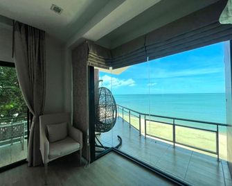 Prasarnsook Villa Beach Resort - Sichon - Balcón