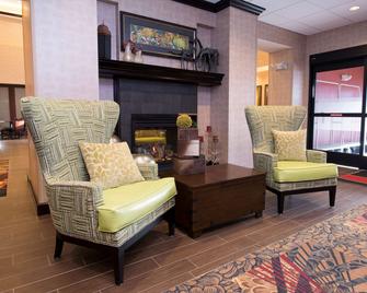 Hampton Inn & Suites Bismarck Northwest - Bismarck - Lobby