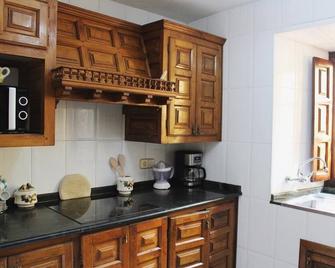 Casa de La Media Borona - Ubiarco - Kitchen