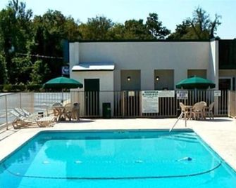 Masters Inn I-26 - Cayce - Piscina