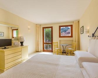 Hotel Cala Lunga - La Maddalena - Bedroom