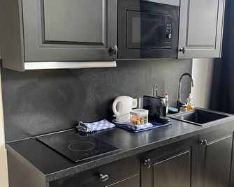 Rotterdam Inn - Rotterdam - Kitchen
