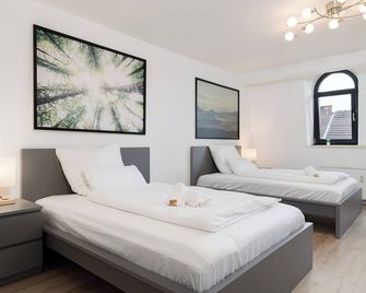 Big groups / Families / Exhibition - דיסבורג - חדר שינה