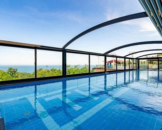 Yeongdeok The Classic Resort - Yeongdeok - Pool