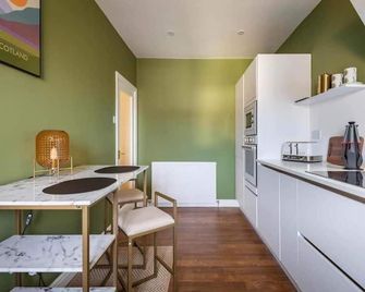 Stylish mid-century modern apartment by the coast - Arbroath - Cuisine