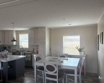 Tranquil 3-bedroom farmhouse with AC in pleasant Port Royal - Port Royal