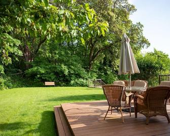 Cherry Tree Inn - Victoria - Patio