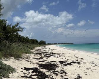 Introducing a private paradise in the tropical wonderland Double Bay Bahamas. - Tarpum Bay - Beach