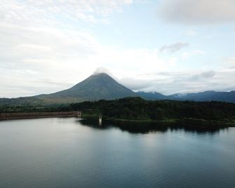 La Fortuna Lodge by Treebu Hotels - La Fortuna - Vista del exterior