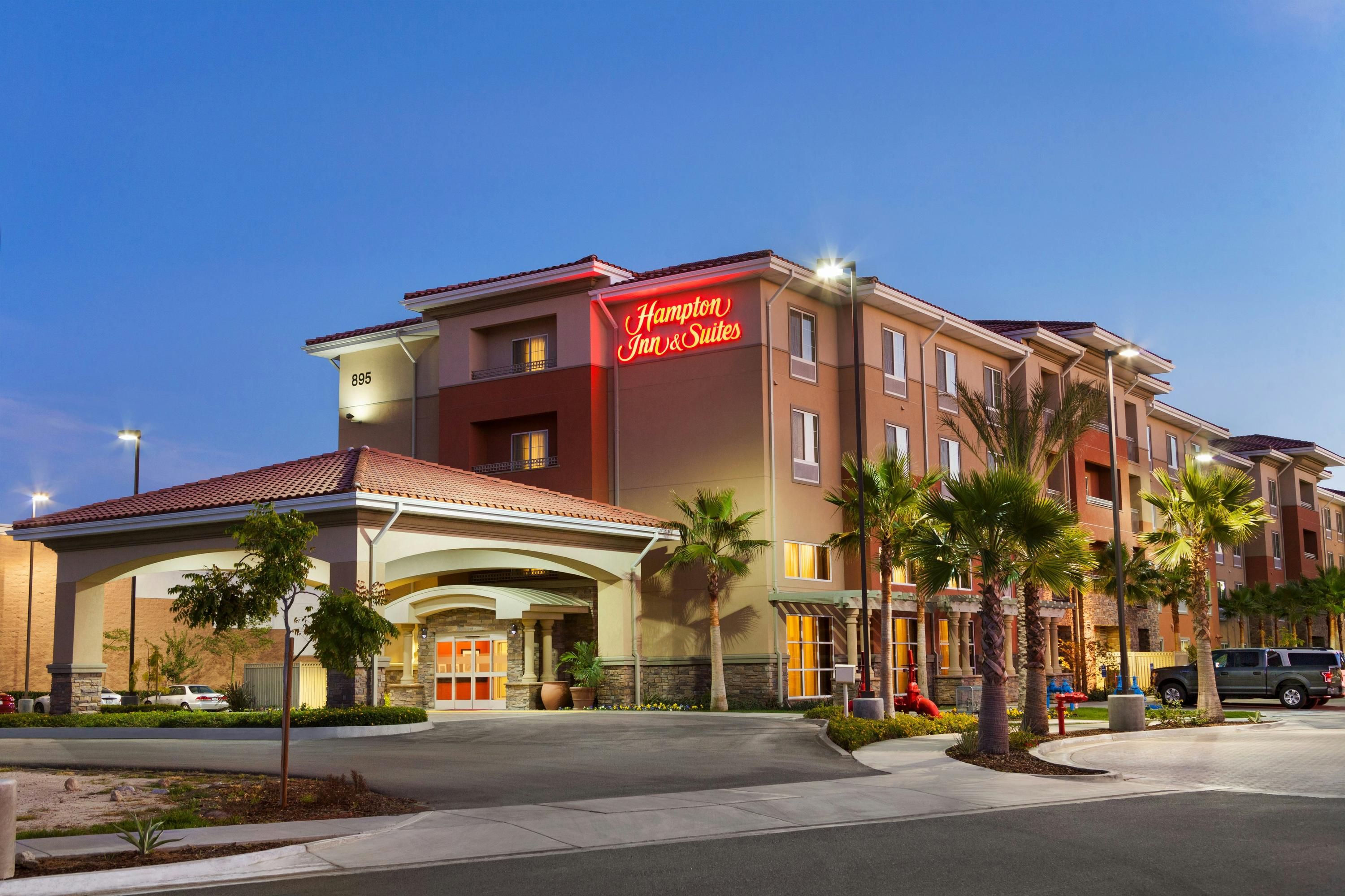 Hampton Inn & Suites San Bernardino - San Bernardino - Building
