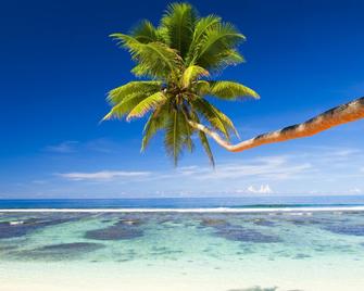 Equa Reef Maldives Hotel - Addu City - Playa