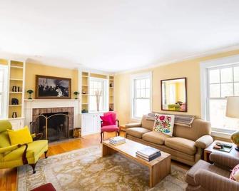 Classic Stockbridge Cottage - Stockbridge - Living room