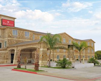 Ramada by Wyndham South Waco - Hewitt - Edificio