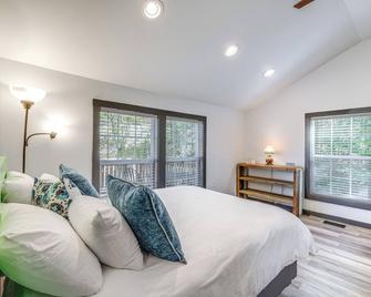 2 Mi to Warm Springs Pools Home with Large Yard! - Hot Springs - Bedroom