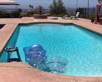 Charming 1-bedroom casita with AC, WiFi, outdoor patio, in fabulous Jamul. - Jamul - Piscina