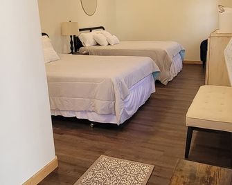 Adorable Molly B Cabin 1-bedroom 1-bath w/parking/WiFi/AC - Cookson - Habitación