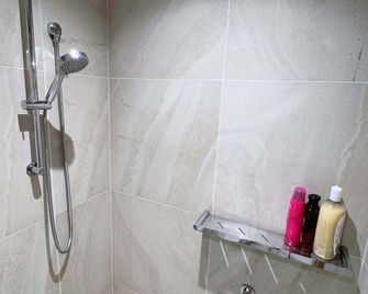 Bright & Modern 2BR Apt on Iconic Chapel Street - Melbourne - Bathroom