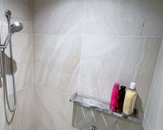 Bright & Modern 2BR Apt on Iconic Chapel Street - Melbourne - Salle de bain