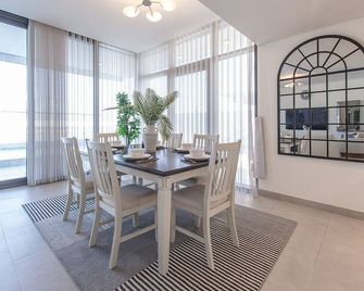 Sea View Luxury Escape 5br Private Pool Villa - Umm Al Qaiwain - Essbereich