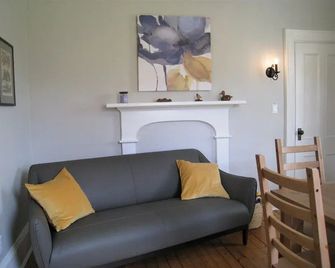 River Ridge Lodge - Mahone Bay - Living room