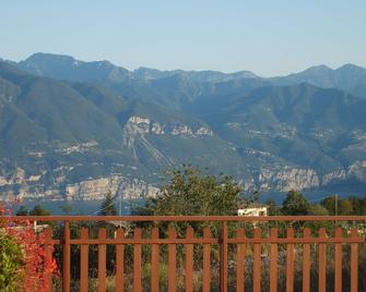 Hotel Belvedere - San Zeno di Montagna - Balkon