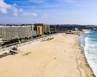 The banana house - Matosinhos - Beach