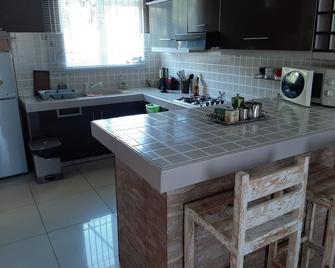 Comfortable Apartment in Mauritius - Vacoas-Phoenix - Kitchen