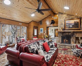Buckhorn Lodge #3115 - Gatlinburg - Living room
