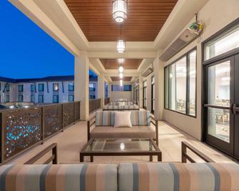 TownePlace Suites by Marriott Thousand Oaks Agoura Hills - Agoura Hills - Varanda