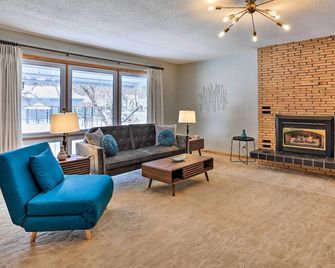 Deadwood Apartment - Walk to Historic Downtown! - Deadwood - Living room