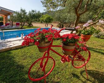 Two-Bedroom Holiday Home In Desne - Opuzen