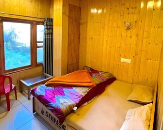 Trisha Homestay - Kasol - Bedroom