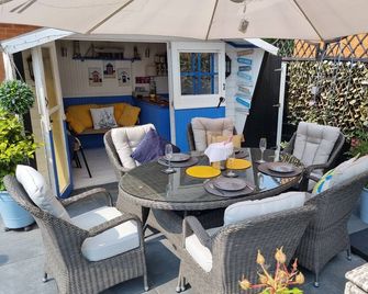 Dungarvon House B&B - Worle - Patio
