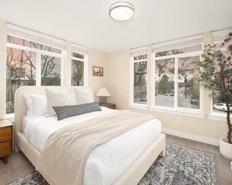 Modern Townhome w/ Rooftop Deck, Walk to Greenlake - Seattle - Bedroom