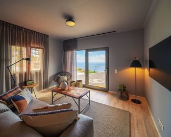 Calheta Boutique Houses - Adults Only - Arco da Calheta - Living room